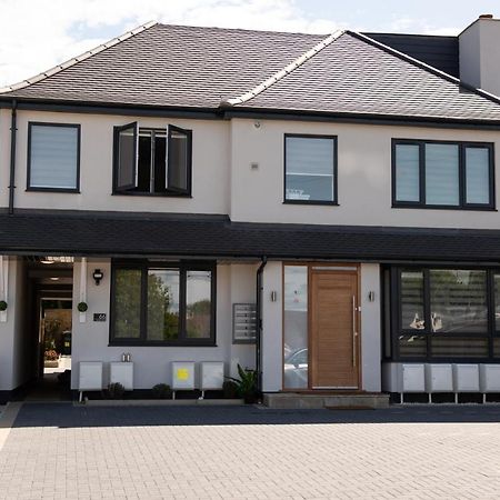 Walnut Flats-F4, 2-Bedroom With Ensuite - Parking, Netflix, Wifi - Close To Oxford, Bicester & Blenheim Palace Kidlington Kültér fotó