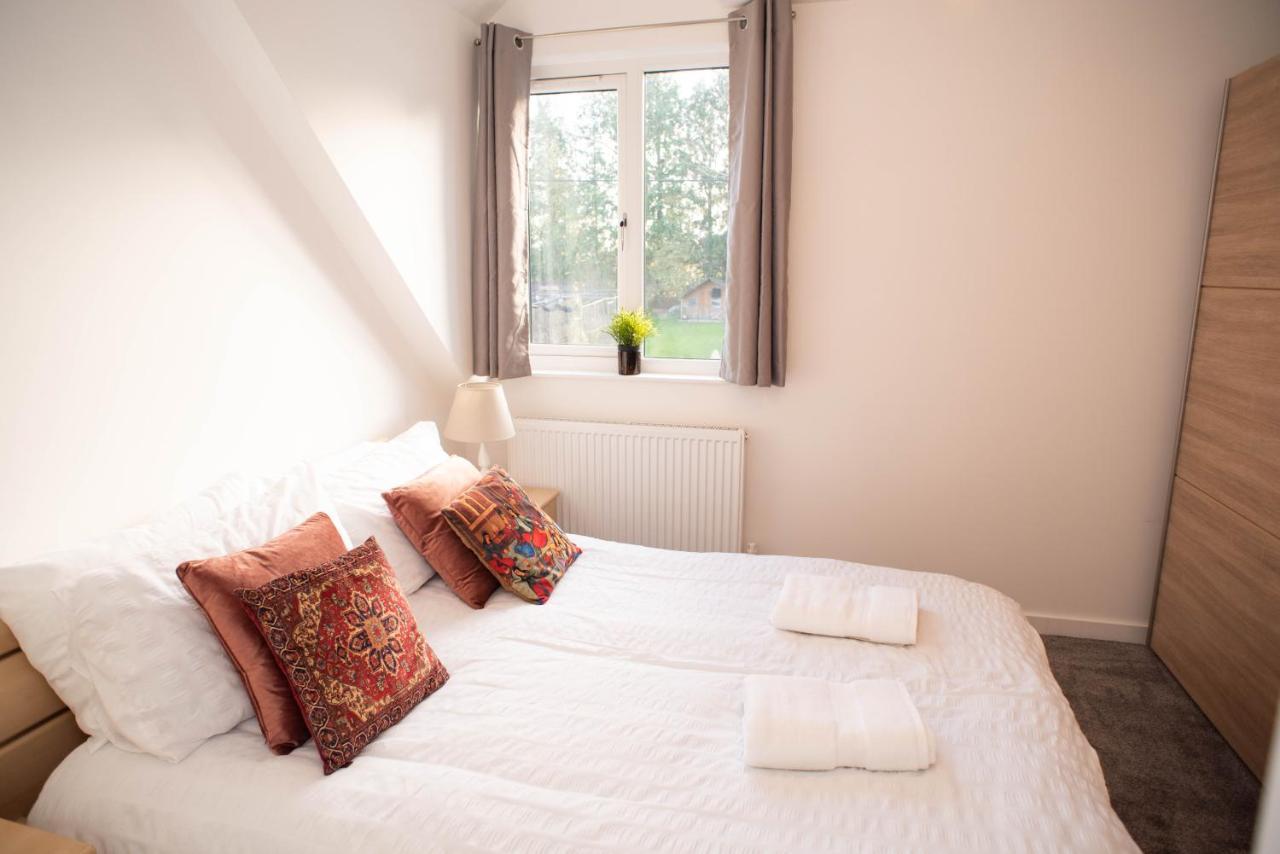 Walnut Flats-F4, 2-Bedroom With Ensuite - Parking, Netflix, Wifi - Close To Oxford, Bicester & Blenheim Palace Kidlington Kültér fotó