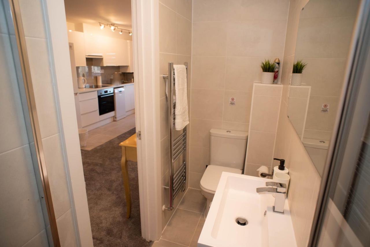 Walnut Flats-F4, 2-Bedroom With Ensuite - Parking, Netflix, Wifi - Close To Oxford, Bicester & Blenheim Palace Kidlington Kültér fotó