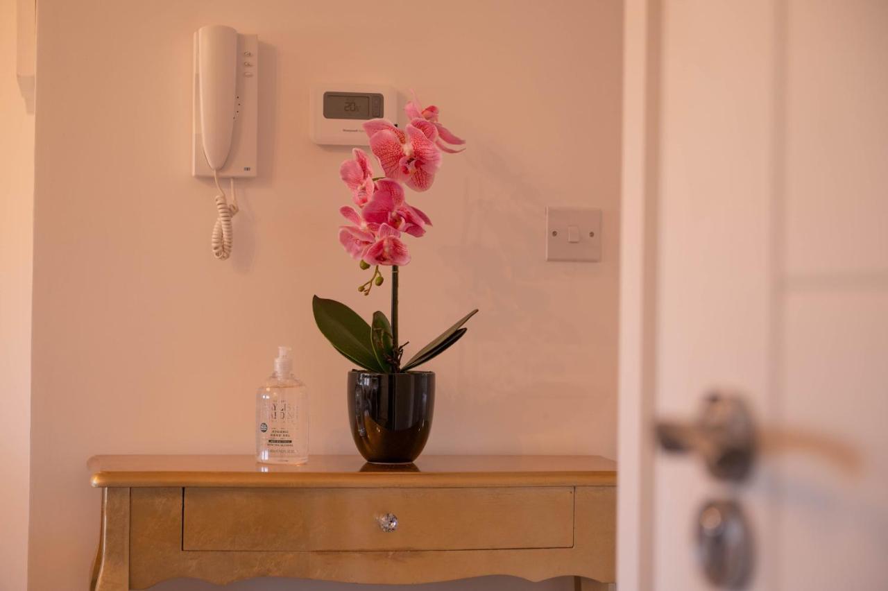 Walnut Flats-F4, 2-Bedroom With Ensuite - Parking, Netflix, Wifi - Close To Oxford, Bicester & Blenheim Palace Kidlington Kültér fotó