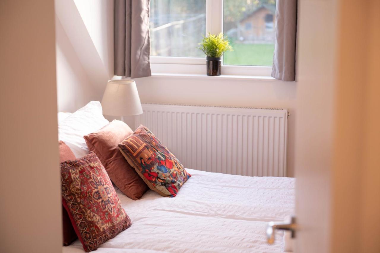 Walnut Flats-F4, 2-Bedroom With Ensuite - Parking, Netflix, Wifi - Close To Oxford, Bicester & Blenheim Palace Kidlington Kültér fotó