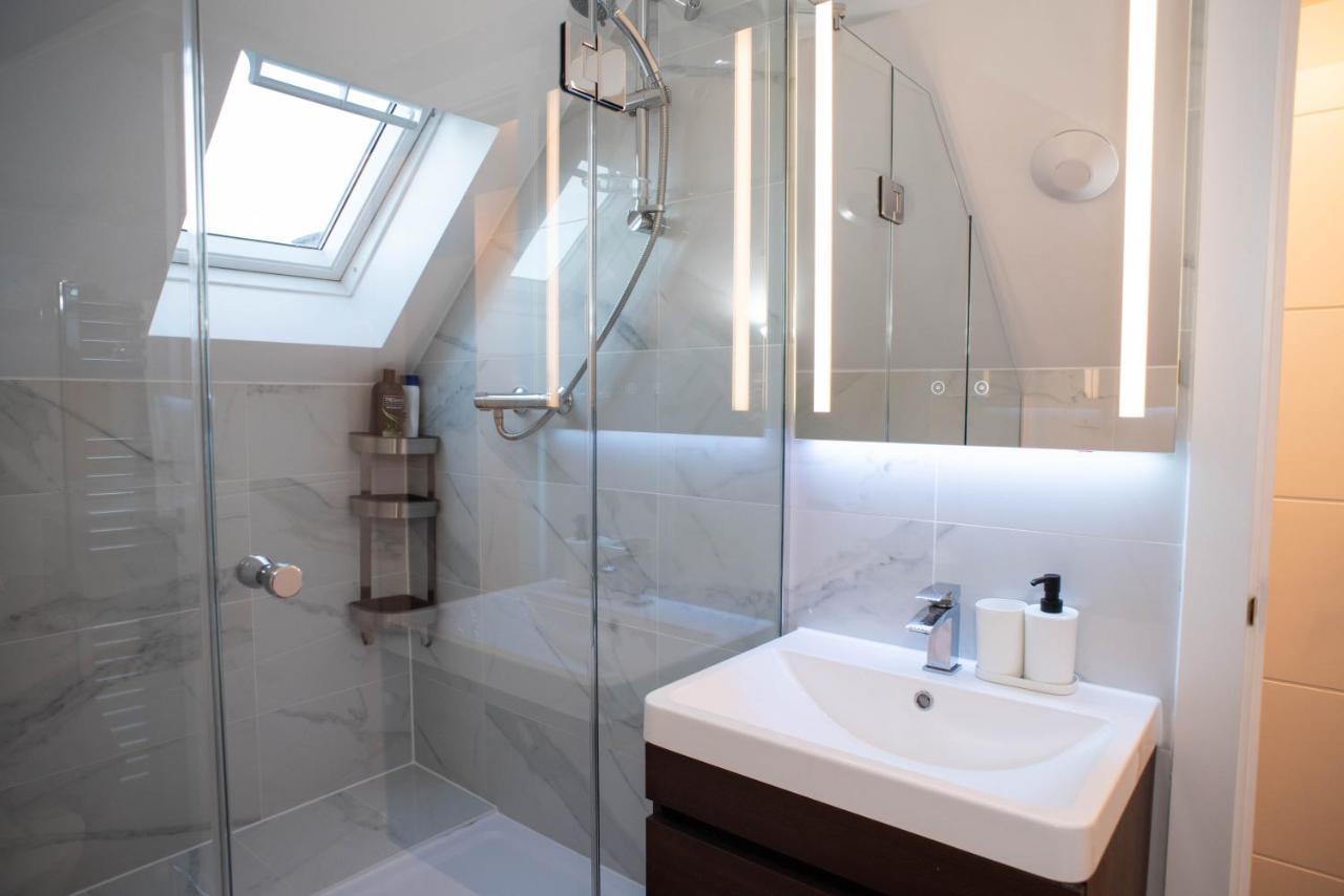 Walnut Flats-F4, 2-Bedroom With Ensuite - Parking, Netflix, Wifi - Close To Oxford, Bicester & Blenheim Palace Kidlington Kültér fotó