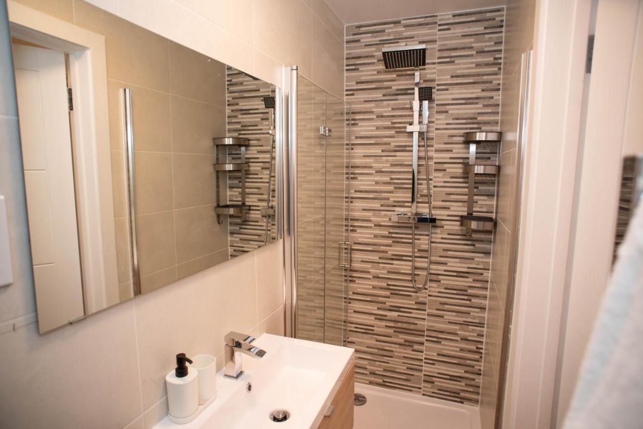 Walnut Flats-F4, 2-Bedroom With Ensuite - Parking, Netflix, Wifi - Close To Oxford, Bicester & Blenheim Palace Kidlington Kültér fotó