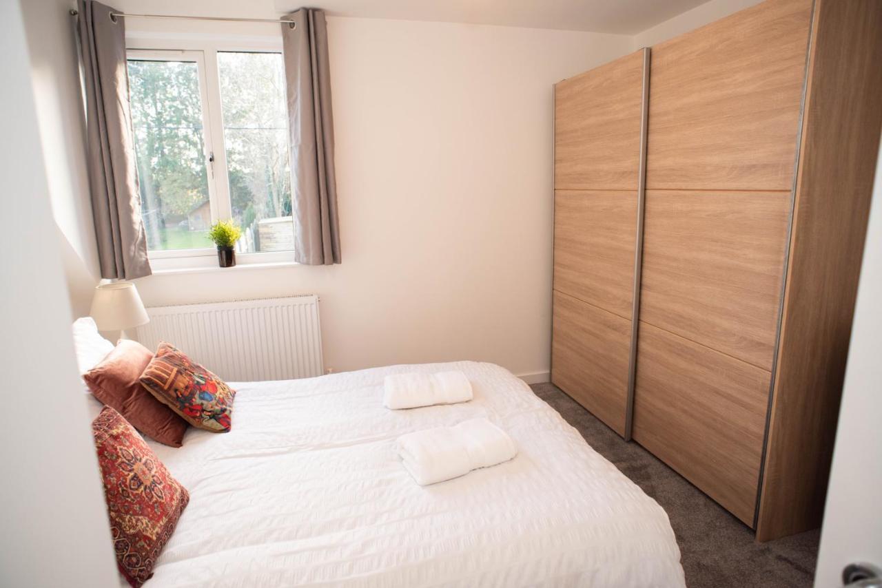 Walnut Flats-F4, 2-Bedroom With Ensuite - Parking, Netflix, Wifi - Close To Oxford, Bicester & Blenheim Palace Kidlington Kültér fotó