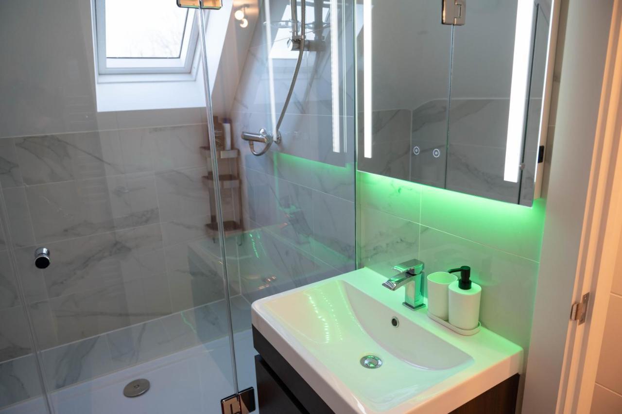 Walnut Flats-F4, 2-Bedroom With Ensuite - Parking, Netflix, Wifi - Close To Oxford, Bicester & Blenheim Palace Kidlington Kültér fotó