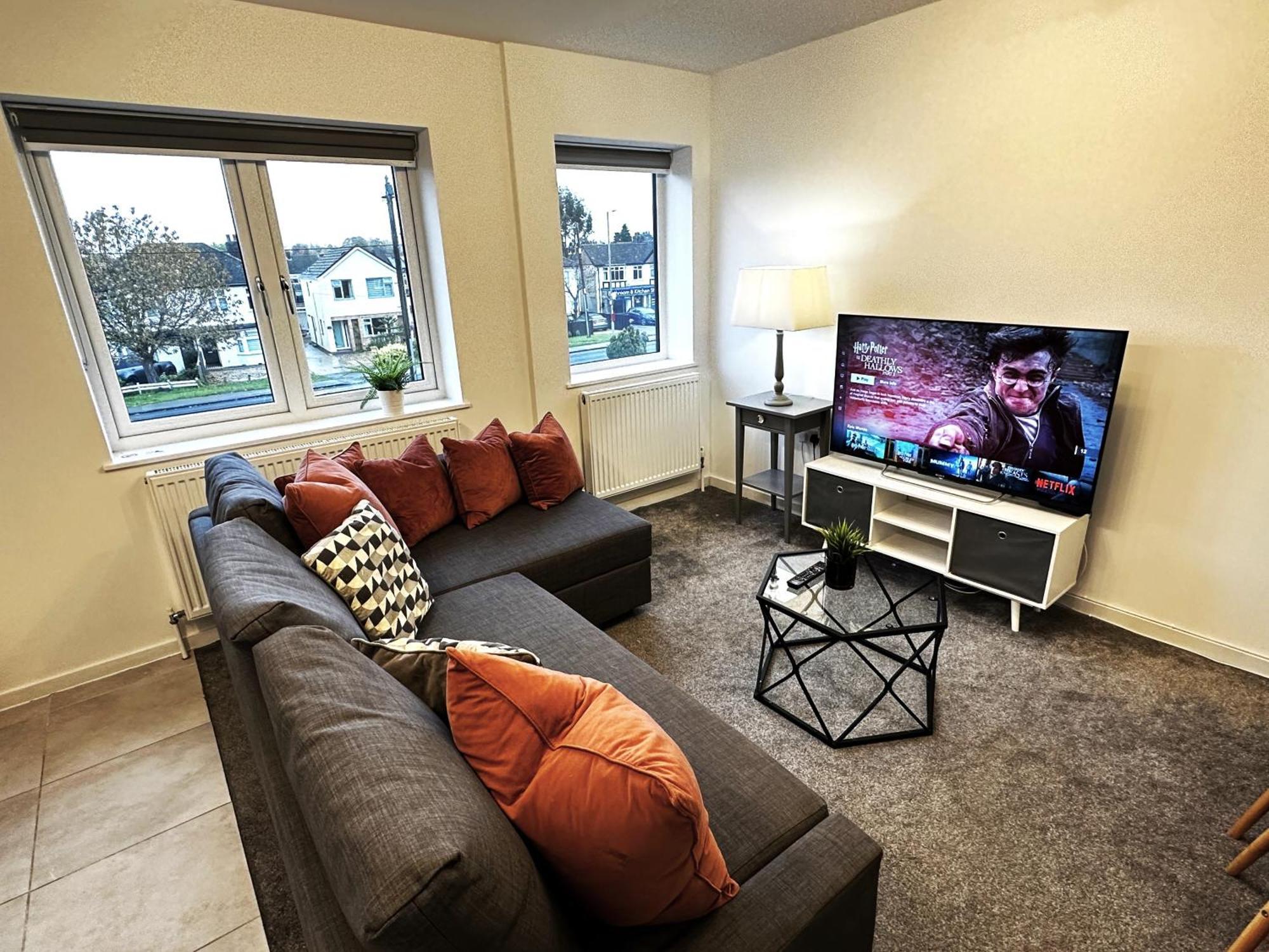 Walnut Flats-F4, 2-Bedroom With Ensuite - Parking, Netflix, Wifi - Close To Oxford, Bicester & Blenheim Palace Kidlington Kültér fotó